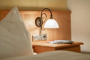 2 bedrooms, travel crib, free WiFi