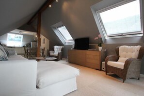 Smart TV, chimenea y reproductor de DVD 