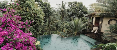 Kolam renang outdoor