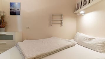 1 bedroom, travel cot, free WiFi