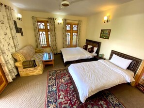 Deluxe Triple Room | Free WiFi - Hunza Blossom Inn (Karimabad)