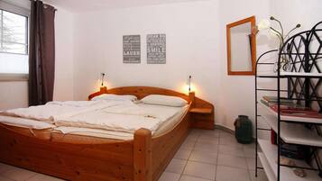 4 Schlafzimmer, Reisekinderbett