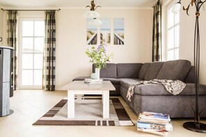 Smart-TV, Kamin, Stereoanlage