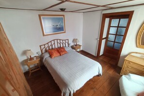 2 bedrooms, travel cot