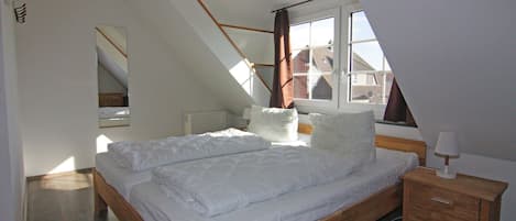 3 bedrooms, travel cot, free WiFi