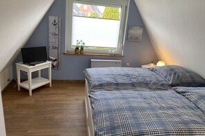 2 bedrooms, iron/ironing board, travel cot, free WiFi - Ferienhaus in Dornumersiel (Dornumersiel)