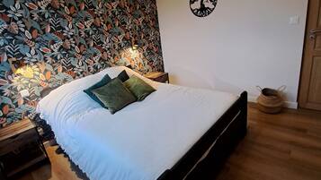 3 camere, una scrivania, ferro/asse da stiro, culla da viaggio