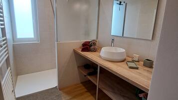 Asciugacapelli, asciugamani, carta igienica