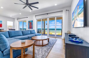 Living area - Gulf Front, Private Pool, 5 BR Sleeps 14 Custom Built Home (St. George Island)