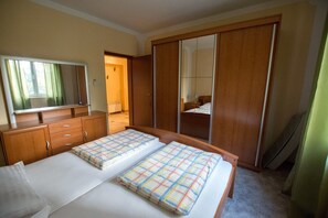 4 bedrooms, free WiFi - Villa in Starigrad near Paklenica National Park (Starigrad Paklenica)