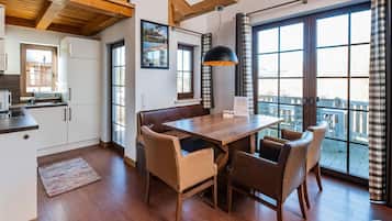 雪櫃、微波爐、焗爐、爐具