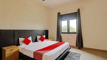 Deluxe Room, Garden View | 1 bedroom, desk, laptop workspace, free WiFi