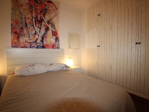 1 bedroom, free WiFi - Central Apartment 20m from Beach with A/C and Terrace (Llançà)