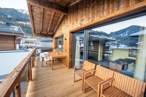 Chalet in Pinzgau near Ski Slopes & Sauna