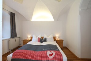 2 bedrooms, travel crib, free WiFi - Apartment in Fügen near Spieljochbahn (Fügen)