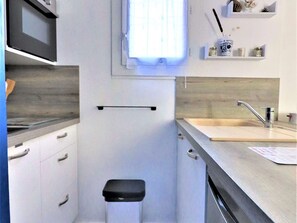 Kühlschrank, Mikrowelle, Toaster