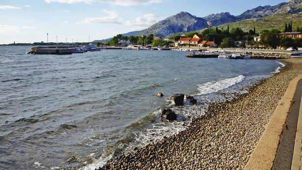 På stranden