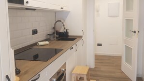 Kaffetrakter/tekoker, kjøleskap, mikrobølgeovn og brødrister