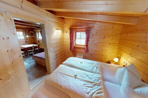 4 bedrooms, travel crib, free WiFi - Chalet in Wildkogel near Ski Slopes & Pool (Neukirchen)