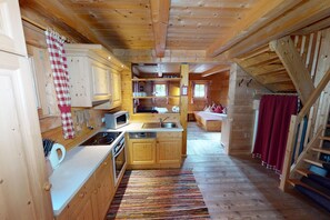 Fridge, microwave, oven, stovetop - Chalet in Wildkogel near Ski Slopes & Pool (Neukirchen)