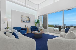 Smart-TV, fotballspill, stereoanlegg og kontorer