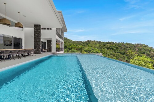 New Gated Home - 6 Suites - Vacation Planning Included!