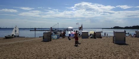 Una spiaggia nelle vicinanze