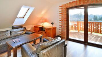 Smart TV, lareira, mesa de pingue-pongue