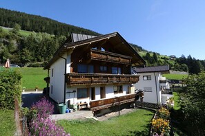Exterior - Chalet in Mayrhofen near Ski Slopes (Mayrhofen)