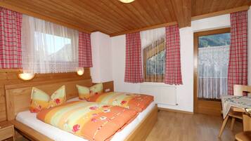 3 bedrooms, travel crib, free WiFi