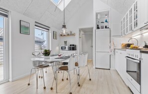 Fridge, microwave, oven, stovetop - Beautiful home in Otterup with WiFi (Otterup)