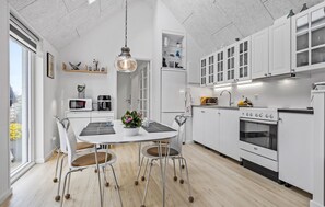 Frigorifero, forno, piano cottura, lavastoviglie