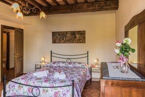 In-room safe, iron/ironing board, free WiFi, bed sheets