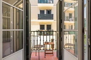 Apartment | 2 bedrooms - Classic Urban Flat in Malaga City Center - Mal05 (Málaga)