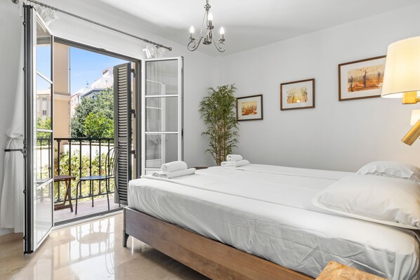 Apartment | 2 bedrooms - Classic Urban Flat in Malaga City Center - Mal05 (Málaga)