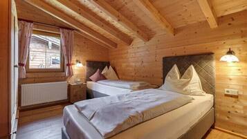 5 bedrooms, travel crib, free WiFi