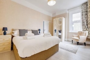 Family Villa | 6 bedrooms, free WiFi, bed sheets - Blue Vista (Bournemouth)