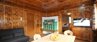 Bondegård i Tobadill med bjergudsigt