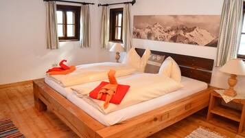 5 bedrooms, travel crib, free WiFi