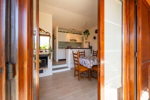 Apartment | Private kitchen | Fridge, oven, stovetop, electric kettle - Panorama Lake and Garden by Wonderful Italy (Bellagio)