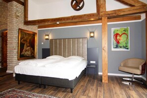 4 bedrooms, travel cot, free WiFi