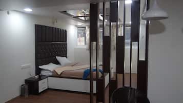 Luxury Room, Non Smoking, Private Bathroom | Bed sheets