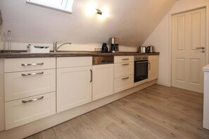 Geladeira, fogão, cooktop, lava-louças