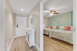 3 soverom, strykejern/-brett, internettilgang og sengetøy