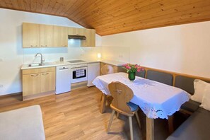 Kylskåp, ugn, spishäll och diskmaskin