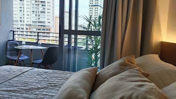 1 habitación, tabla de planchar con plancha, cuna de viaje y wifi