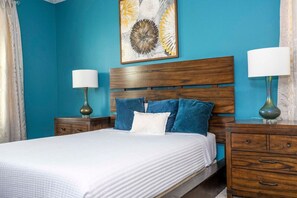 6 Schlafzimmer, Schreibtisch, Bügeleisen/Bügelbrett, Reisekinderbett