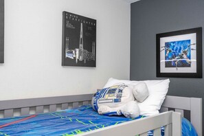 6 bedrooms, desk, iron/ironing board, travel crib