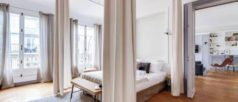 3 bedrooms, desk, iron/ironing board, free WiFi