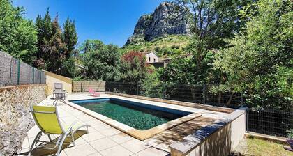 La Séranne, apartment for 7 people, independent entrance.
Garden, barbecue, pool